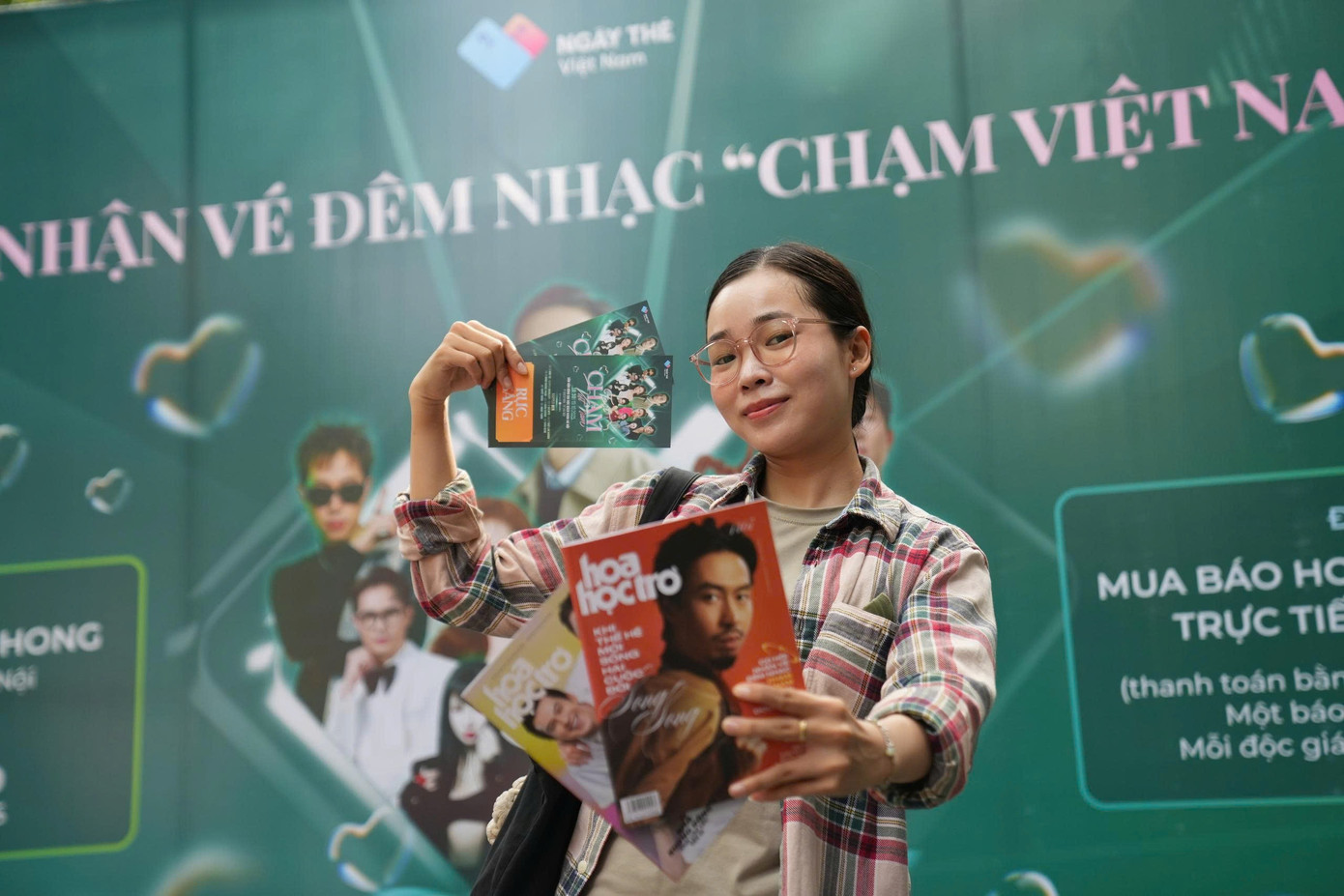 Mahasiswa Luu Thuy Trang - Jurusan Antropologi, Universitas Ilmu Sosial dan Humaniora, Universitas Nasional Vietnam, Hanoi, merasa bahwa ini adalah festival yang bermakna, baik menyebarkan semangat pembayaran tanpa uang tunai maupun menjadi acara budaya dan hiburan yang menarik bagi kaum muda. z7121598363717-d3bc2ae1ccef952992f69010f31a6e42.jpg