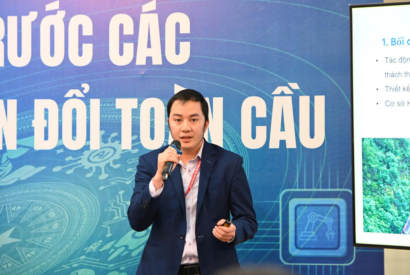 TS. Phạm Anh Tuấn - Viện Công nghệ Hoàng gia KTH, Thụy Điển chia sẻ tại chương trình. z6822711889986-b8aba7bde0211b89bff79202667cff8e.jpg