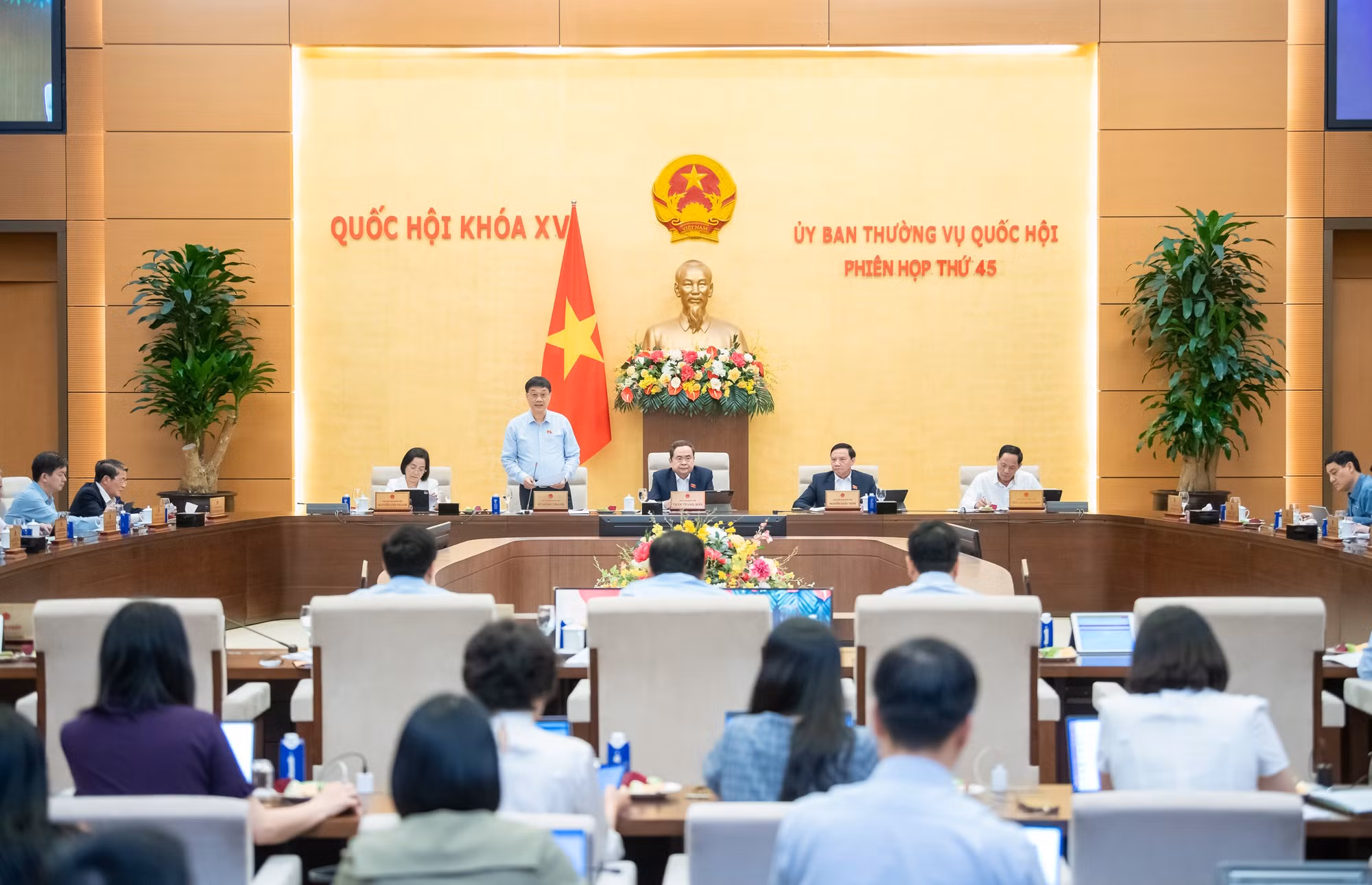 140520251023-anh-10-pho-chu-tich-quoc-hoi-vu-hong-thanh-ket-luan-phien-lam-viec.jpg
