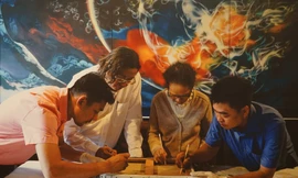 Phòng tranh triệu đô hút khách trong ngày khai mạc