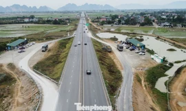 Trạm dừng nghỉ cao tốc Bắc Nam vẫn tạm bợ, xuống cấp