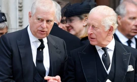 Vua Charles giáng em trai Andrew làm thường dân
