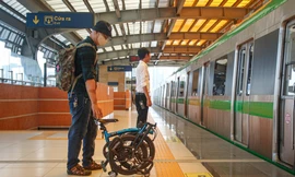 Hanoi Metro xin lỗi về sự việc nhân viên 'cấm hành khách mang xe đạp điện lên tàu'