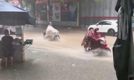 Hà Nội xuất hiện hơn 10 điểm ngập sau trận mưa sáng 11/10