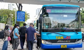 Hà Nội lắp đặt được 247 trụ sạc cho xe điện trên nhiều tuyến phố