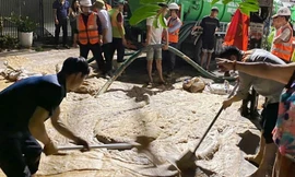 Bùn lỏng lại phun trào trên phố tại dự án metro Hà Nội