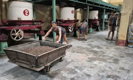 Tận thấy nhà máy chè cổ gần 100 tuổi trên cao nguyên Di Linh