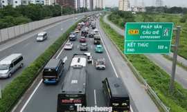 Hiện trạng quá tải trên cao tốc Pháp Vân - Cầu Giẽ sắp mở rộng lên 12 làn xe