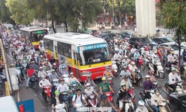 9 phường nào ở Hà Nội trong vùng cấm xe máy chạy xăng? 