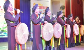 Liền anh liền chị rực rỡ xiêm áo ở TPHCM