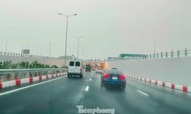 Hình ảnh xe qua nút giao ngầm trên cao tốc Cầu Giẽ - Ninh Bình vừa vận hành 