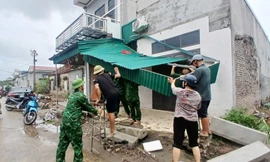 Hưng Yên có 300 căn nhà bị hư hại, 870 ha lúa bị đổ do mưa lốc