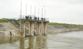 Sau bão số 3, nước sông, hồ ở Hà Nội dâng cao