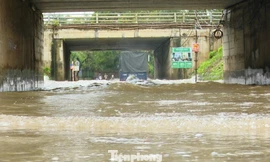'Phong toả' nhiều hầm chui đại lộ Thăng Long vì ngập sâu