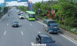 Cấm cả xe tải và xe khách ở làn một trục Nhật Tân - Nội Bài