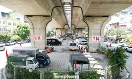 Cho phép trông giữ xe tại gầm cầu - Hà Nội có 'xé rào'?