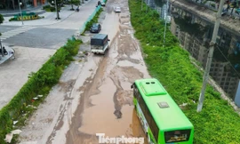 Bắt đầu sửa chữa tuyến đường 'đau khổ' giữa trung tâm Hà Nội