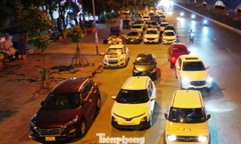 Cận cảnh tuyến đường được Trưởng Phòng CSGT Hà Nội nói 'về đêm là thành bãi xe khổng lồ'