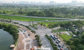 Đường dẫn cầu Trần Hưng Đạo hiện hình hài và bắt đầu vượt đê ra sông