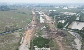 Cận cảnh các đoạn đường song hành Vành đai 4 Hà Nội nguy cơ vỡ tiến độ