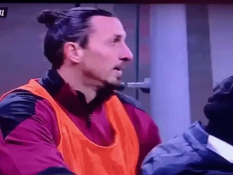 Khởi động theo cách của Ibrahimovic: Đá chân qua đầu HLV