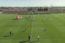 Cầu thủ trẻ đột tử trên sân bóng