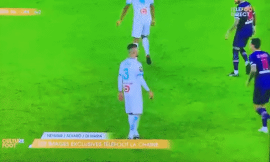 Di Maria có hành vi xấu xí với Alvaro Gonzalez.