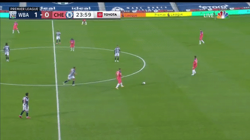 Thiago Silva đỡ hụt bóng khiến Chelsea thủng lưới.