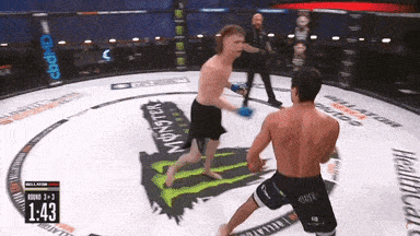 Võ sĩ MMA cao 2m hạ đối thủ bằng cú lên gối 'hoả tiễn'