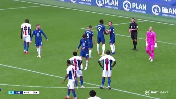 Tranh đá phạt đền, sao Chelsea nổi nóng với đội trưởng