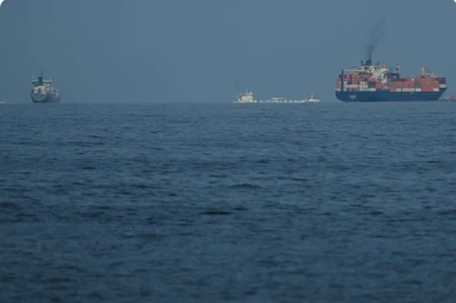 Trung Quốc và Anh phản hồi sau khi Tổng thống Mỹ Trump kêu gọi các nước hộ tống tàu qua eo biển Hormuz