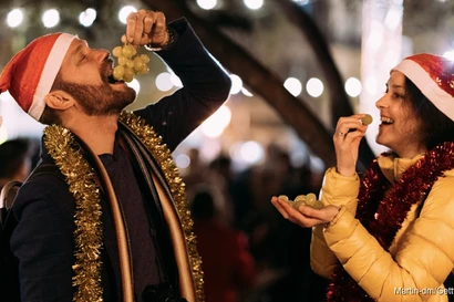 Ăn 12 quả nho và những phong tục năm mới độc lạ