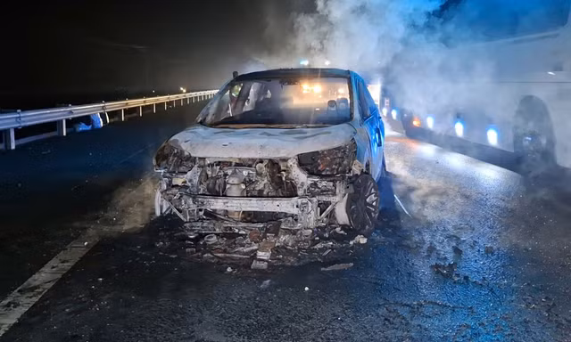 Nguyên nhân vụ xe ô tô chở gia đình cháy trơ khung trên cao tốc