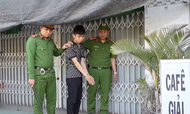 Rủ bạn đi mua dâm người chuyển giới rồi sát hại, cướp vàng