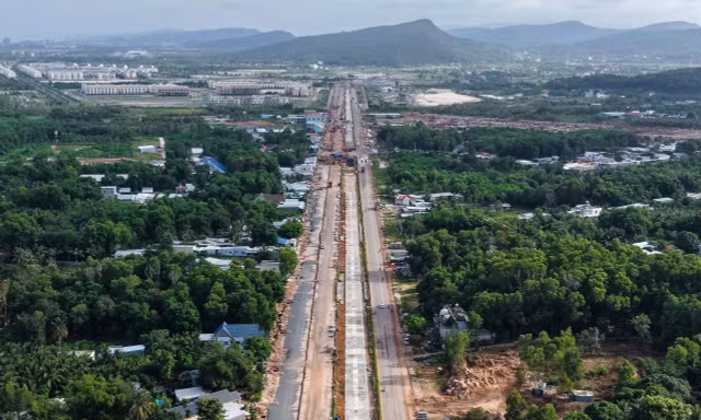 ‘Thần tốc’ thi công tuyến tàu điện đầu tiên tại Phú Quốc 