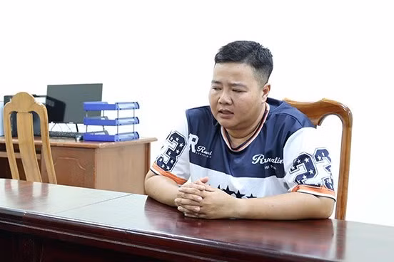 Thuê ô tô rồi làm giả giấy tờ mang đi cầm cố lấy tiền trả nợ