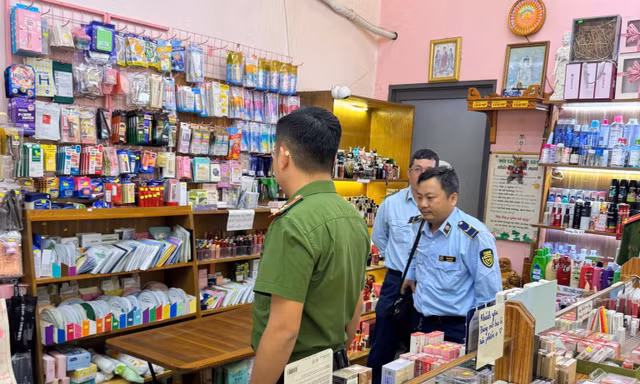 Thu giữ lô mỹ phẩm lớn nghi nhập lậu tại Cần Thơ