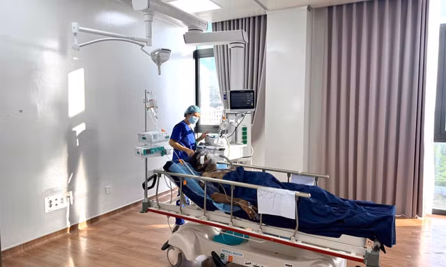 Vụ lật ca nô làm chết 15 người ở Phú Quốc: Một trong hai du khách nguy kịch đã tỉnh táo lại
