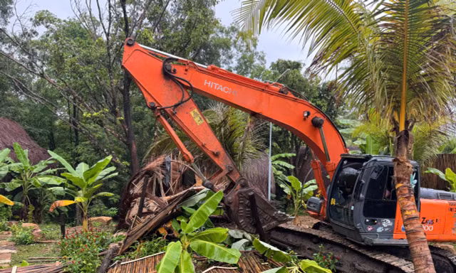 Cưỡng chế tháo dỡ khu du lịch trái phép trên đỉnh núi ở Phú Quốc