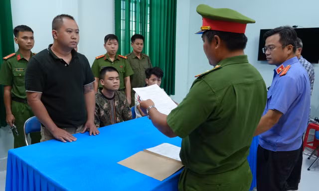 Khởi tố 8 đối tượng vụ nhóm chủ vựa sầu riêng đuổi đánh khách tại Đồng Tháp