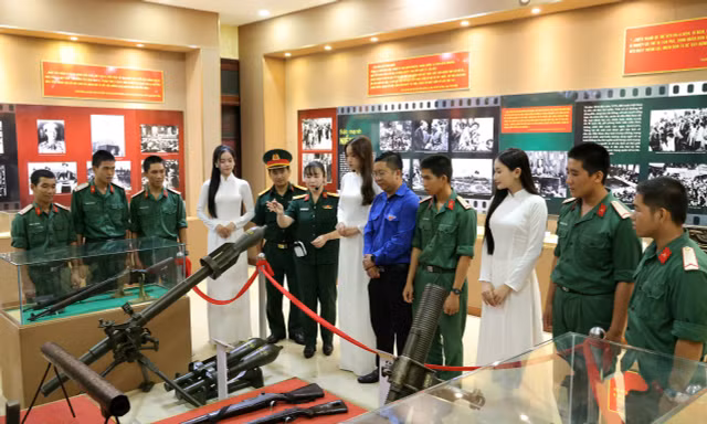 Hơn 300 hiện vật, hình ảnh nhắc nhớ hào khí mùa thu lịch sử năm 1945