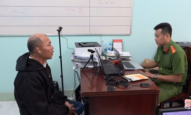 Bắt tạm giam tài xế xe khách rượt đuổi xe tải khiến hành khách hoảng loạn