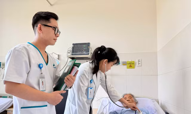 47 phút giành giật sự sống cho cụ bà 88 tuổi bị nhồi máu cơ tim cấp