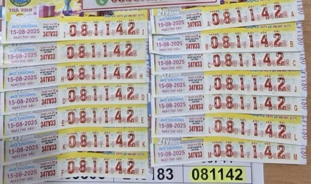 Một phụ nữ vừa trúng độc đắc 14 tờ vé số 