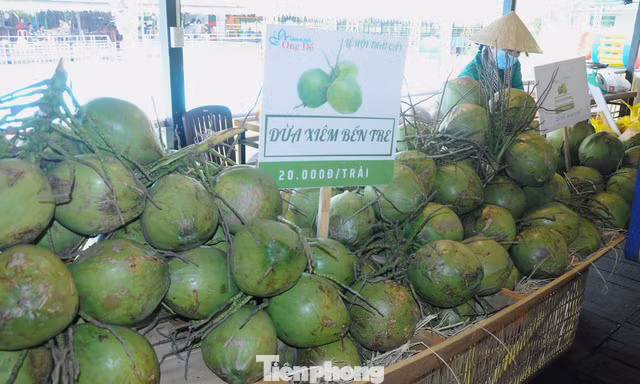 Hậu sáp nhập 3 tỉnh, doanh thu dừa tươi dồn về 1 mối lớn nhất nước