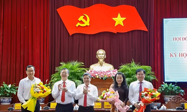 Bổ sung 2 ủy viên UBND thành phố Cần Thơ