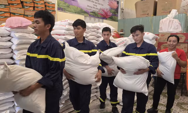 Thanh niên Công an An Giang hướng về đồng bào miền Trung