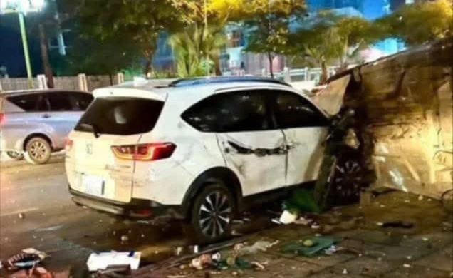 Hà Nội: Ô tô đâm liên hoàn trên đường Nguyễn Trác, một người tử vong
