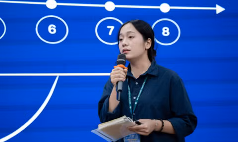 Trang chuẩn bị kỹ càng trước mỗi buổi thuyết trình cho cuộc thi nghiên cứu.