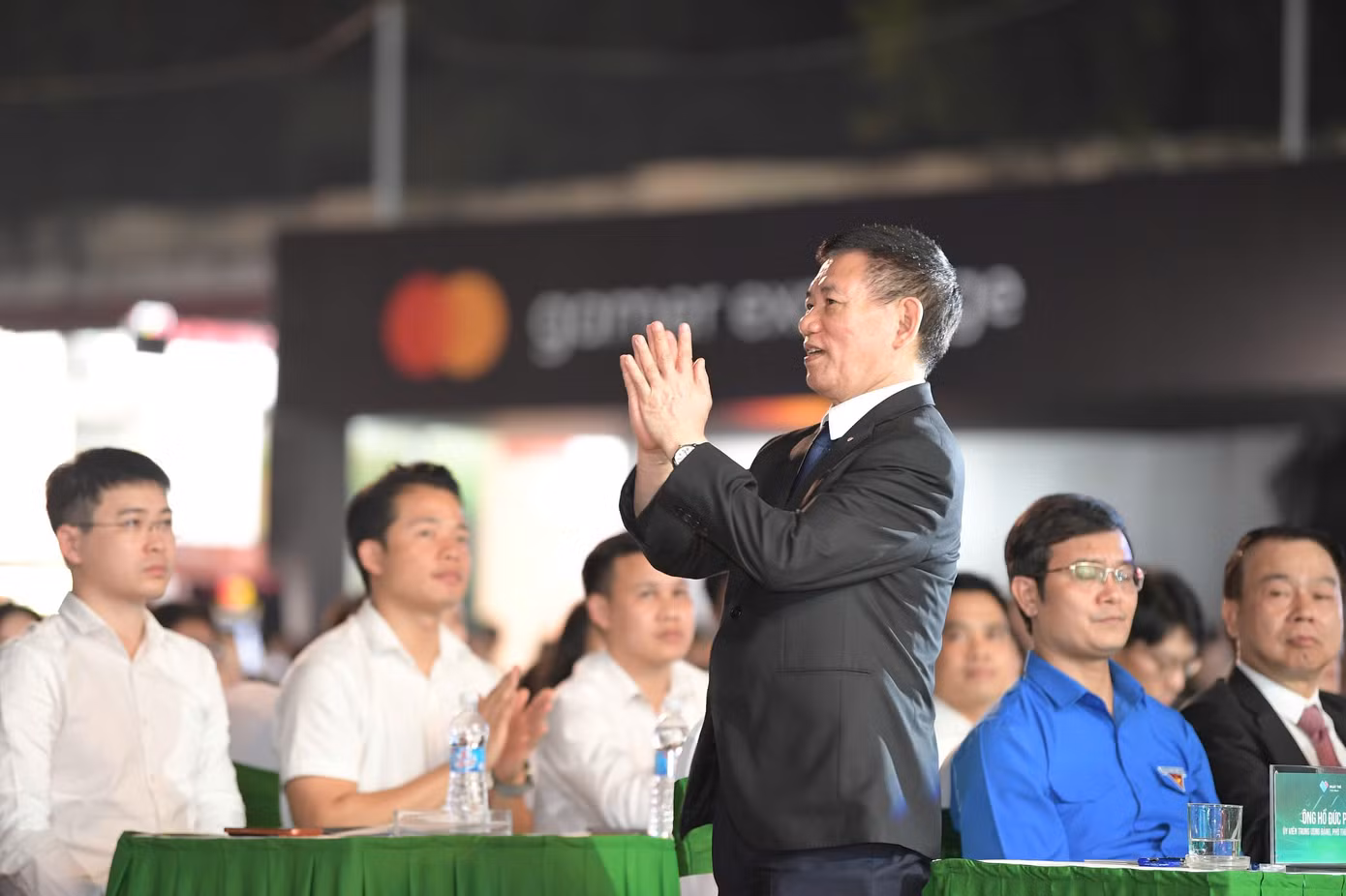 ce1abfd4-e6e8-4a14-ac55-001f372e69a8.jpg